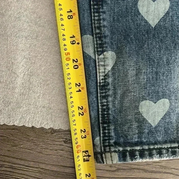 Wiya Heart pattern Distressed Ankle or Cropped Low- Mid Rise  Jeans - Picture 5 of 7